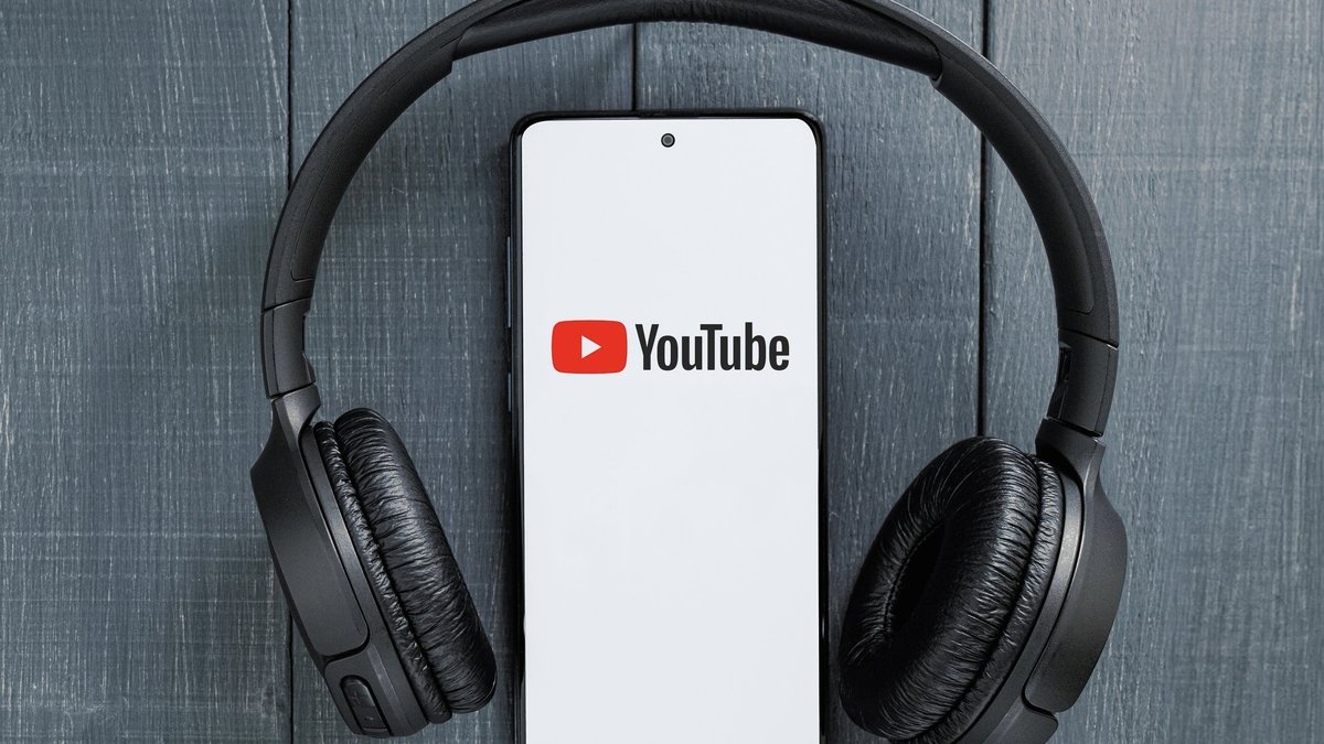 Из YouTube массово исчезают клипы музыкантов: удалили песни Арианы Гранде, Бритни Спирс, Канье Уэста и других