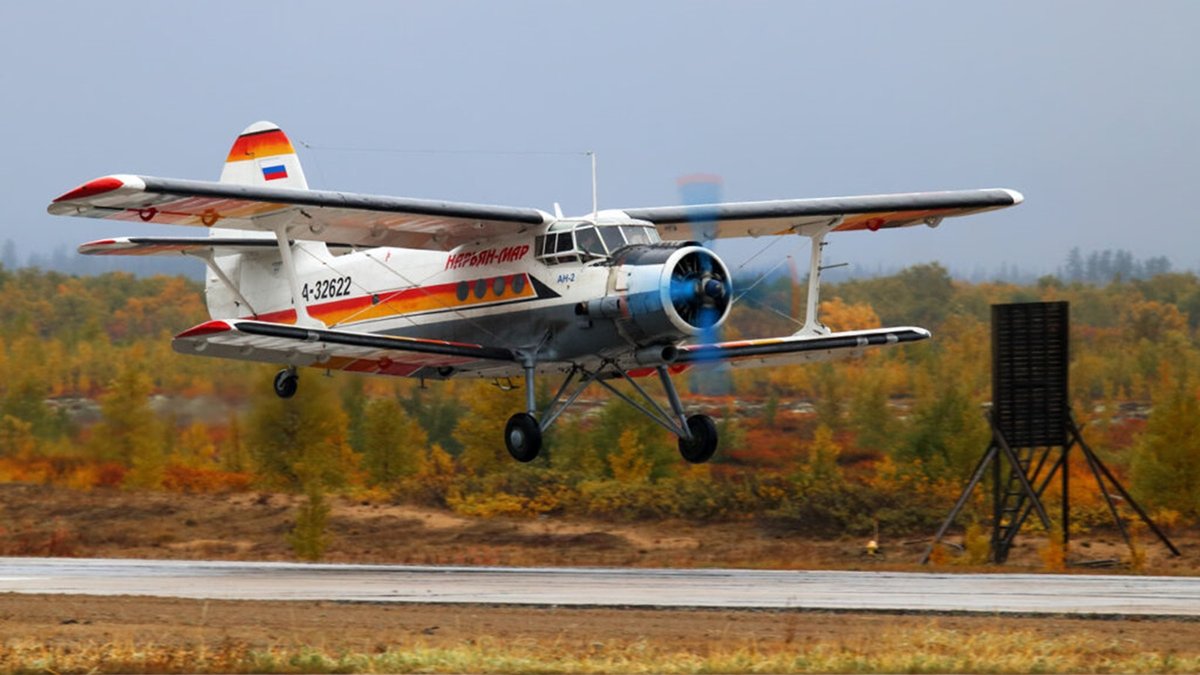 От Як-40 до Ан-2: где в России полетать на редких самолетах (составлен список авиакомпаний)